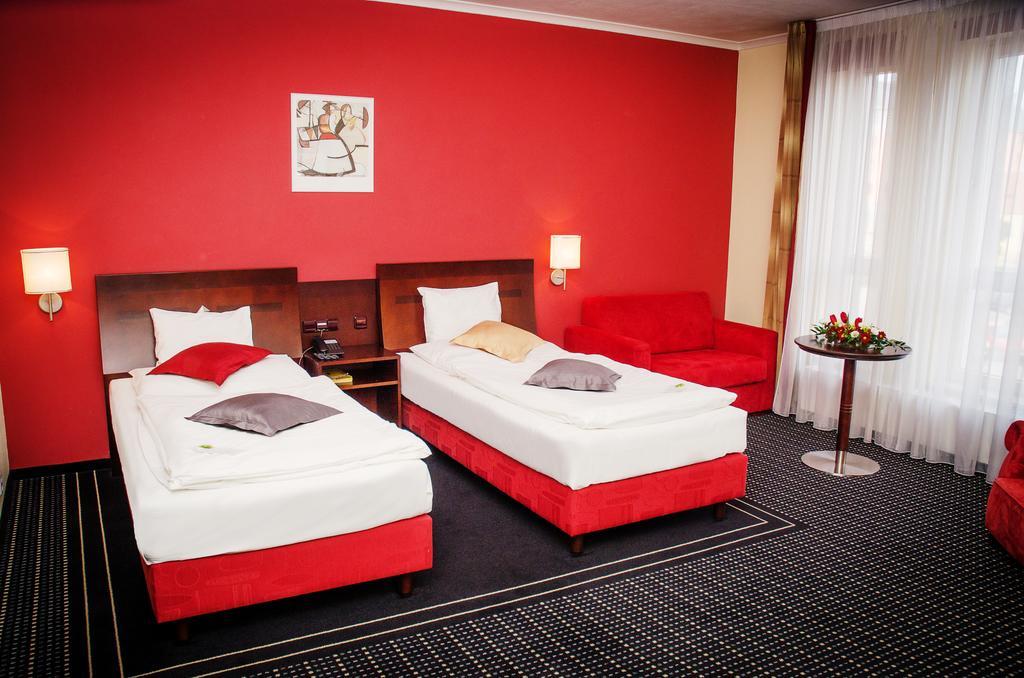 U Zvonu Hotel Plzen Exterior photo
